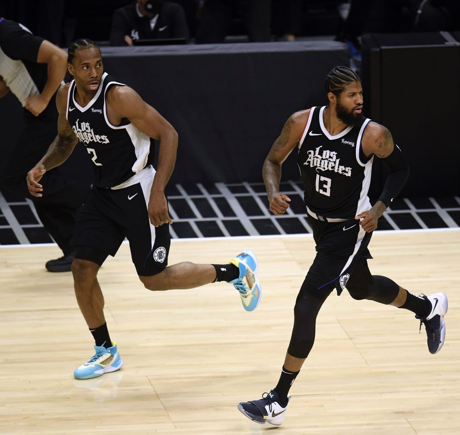 对红黑军团 对红黑军团